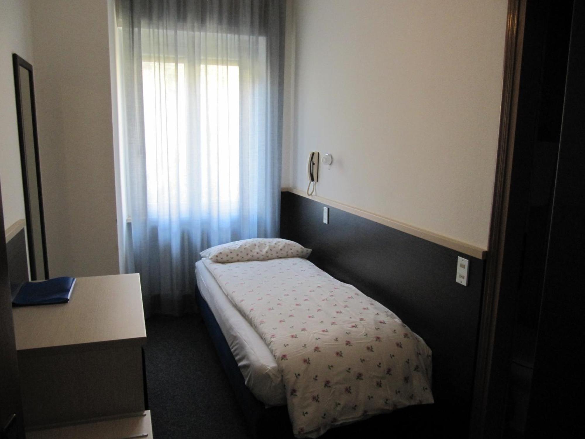 Hotel Carlo Brenzone sul Garda Exteriör bild