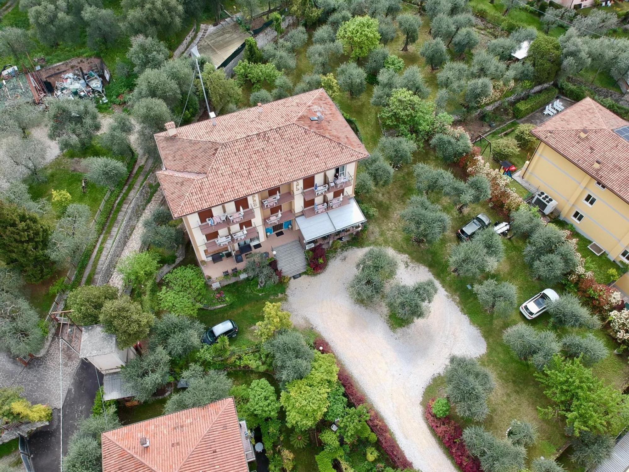 Hotel Carlo Brenzone sul Garda Exteriör bild