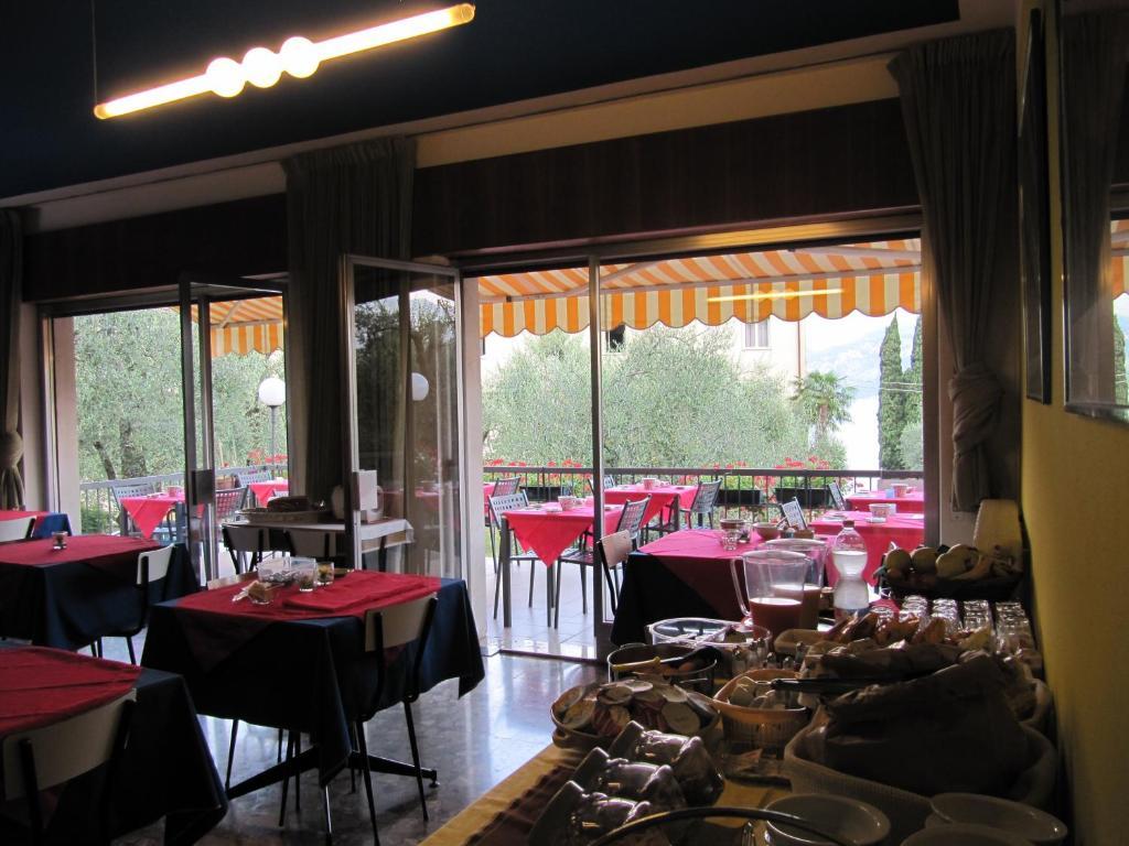 Hotel Carlo Brenzone sul Garda Exteriör bild