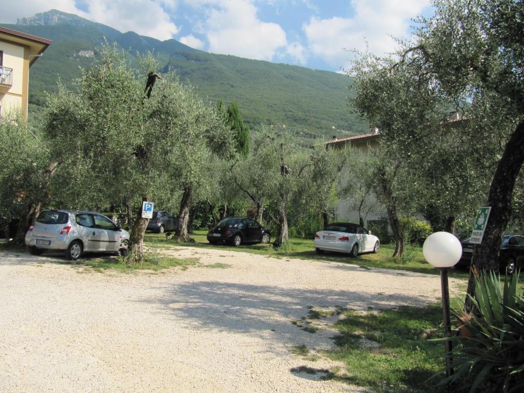 Hotel Carlo Brenzone sul Garda Exteriör bild