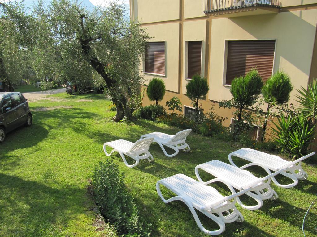 Hotel Carlo Brenzone sul Garda Exteriör bild