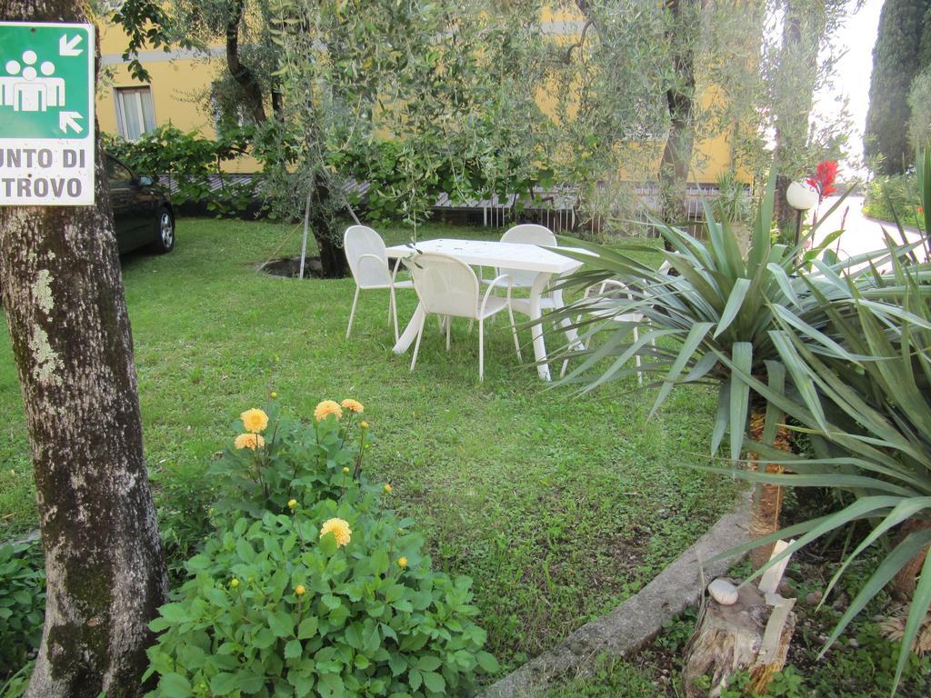 Hotel Carlo Brenzone sul Garda Exteriör bild