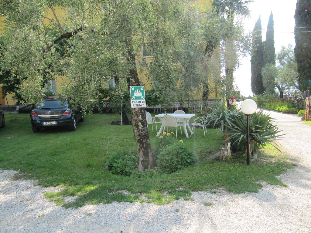 Hotel Carlo Brenzone sul Garda Exteriör bild
