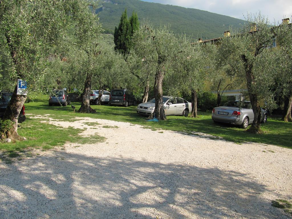 Hotel Carlo Brenzone sul Garda Exteriör bild